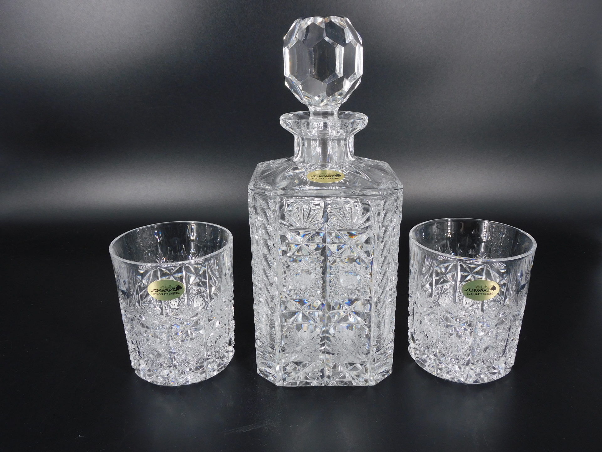 Whiskeyflasche aus Kristallglas mit Whiskeygläsern im Set